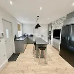 Apartment Holdsworth House