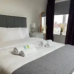 Apartment Holdsworth House *