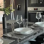 Holdsworth House Apartment *