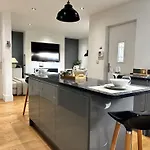 Holdsworth House Apartment *