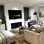 Holdsworth House Apartment