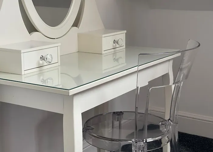 Daire Holdsworth House