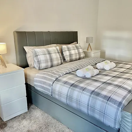 Apartment Holdsworth House